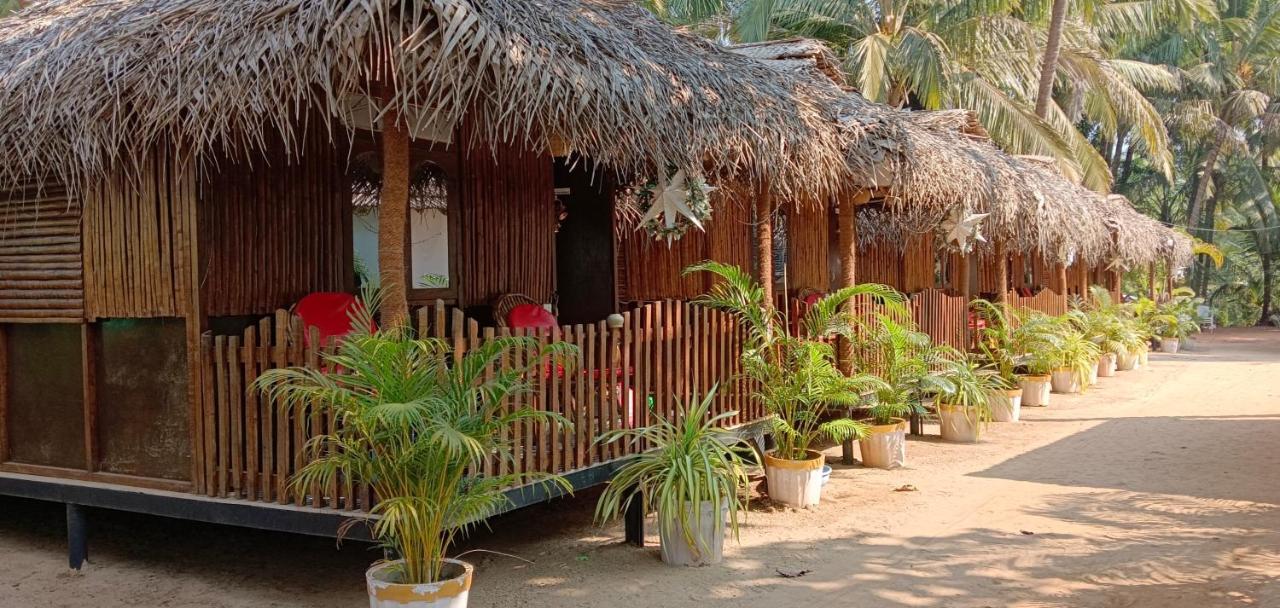 Abba'S Glory Land Hotel Agonda Bagian luar foto
